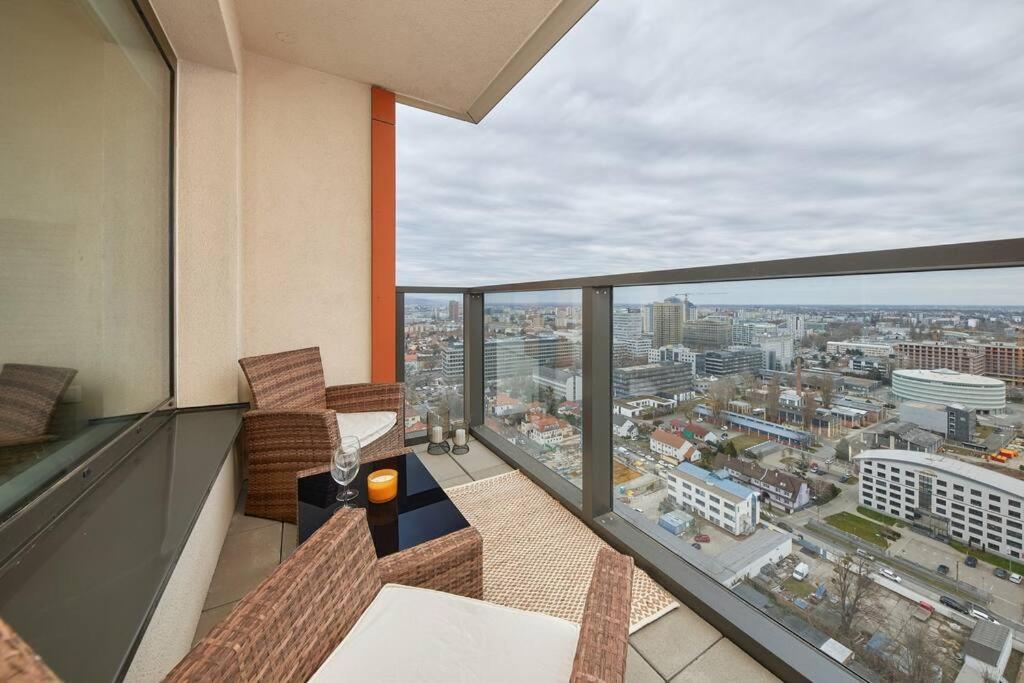 5Min2Centre, View & Free Parking Apartment Братислава Екстериор снимка